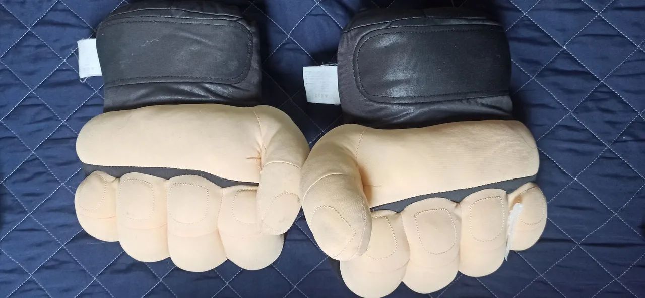 Pantufa Pelúcia Luva Gigante Ufc - Foto 2