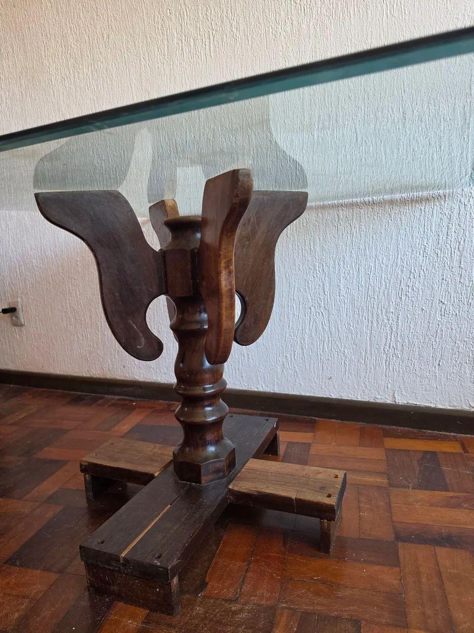 Mesa de vidro com base de madeira rustica - Foto 3