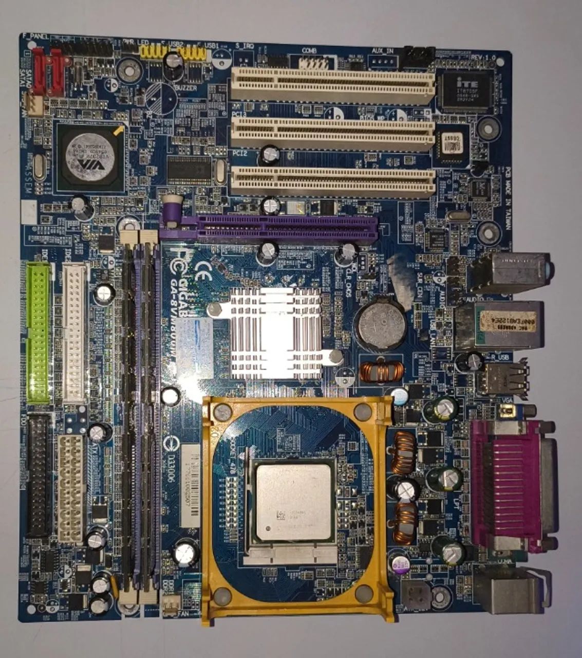 Placa Mãe Gigabyte GA-8VM800M - Foto 2