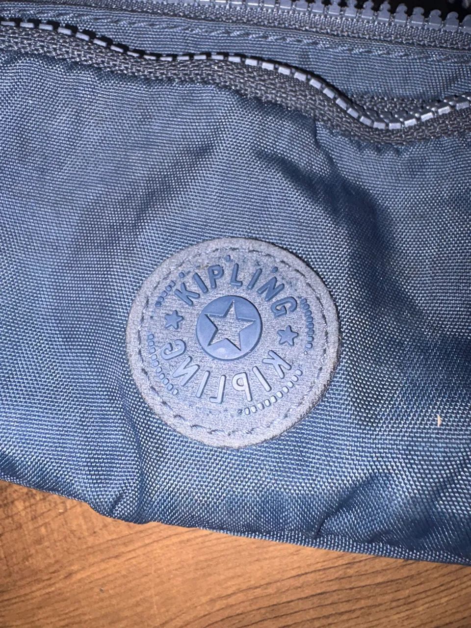 Kipling Gitroy True Tone Azul  - Foto 4