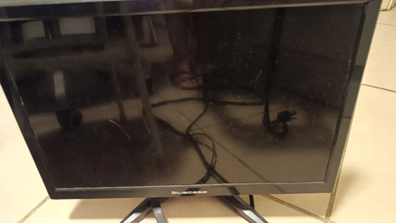 Monitor HDMI 15 polegadas usado  - Foto 4