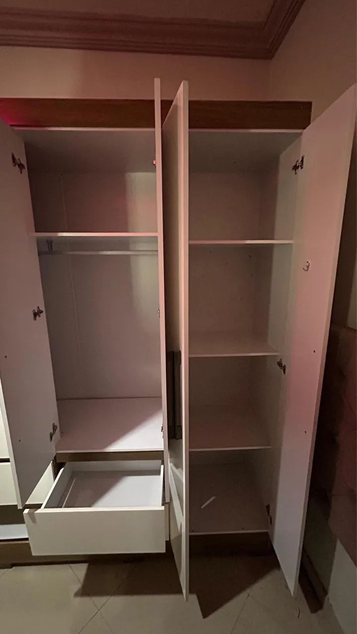 VENDE-SE GUARDA ROUPA 8 PORTAS  - Foto 5