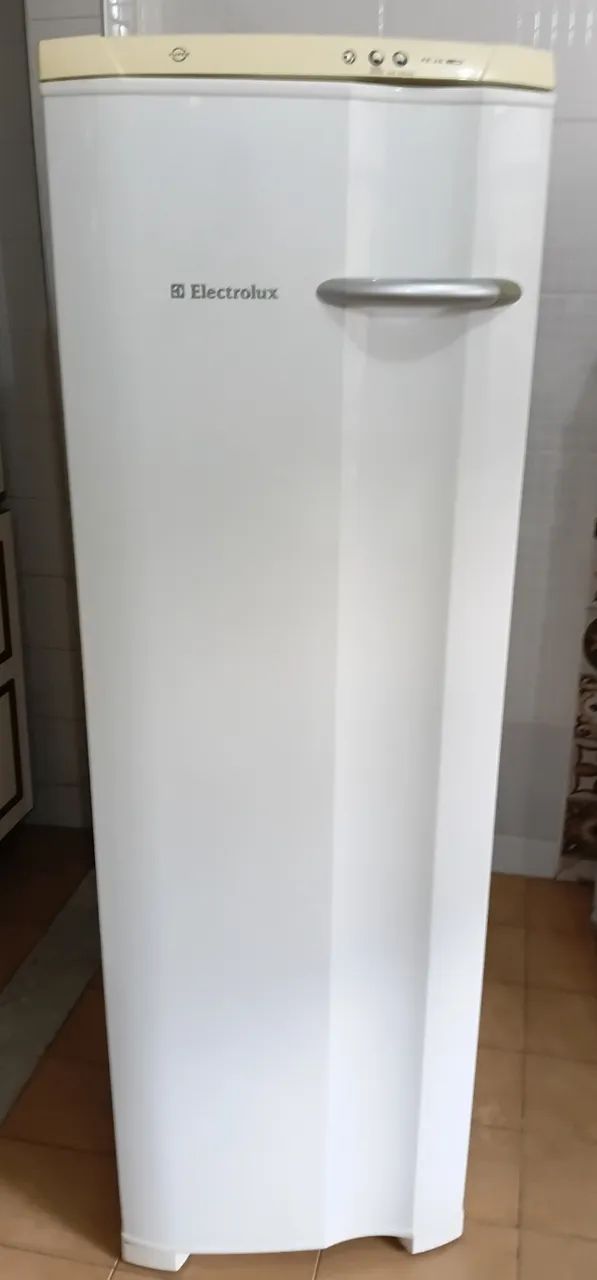 Frezer Eletrolux semi novo - Foto 3