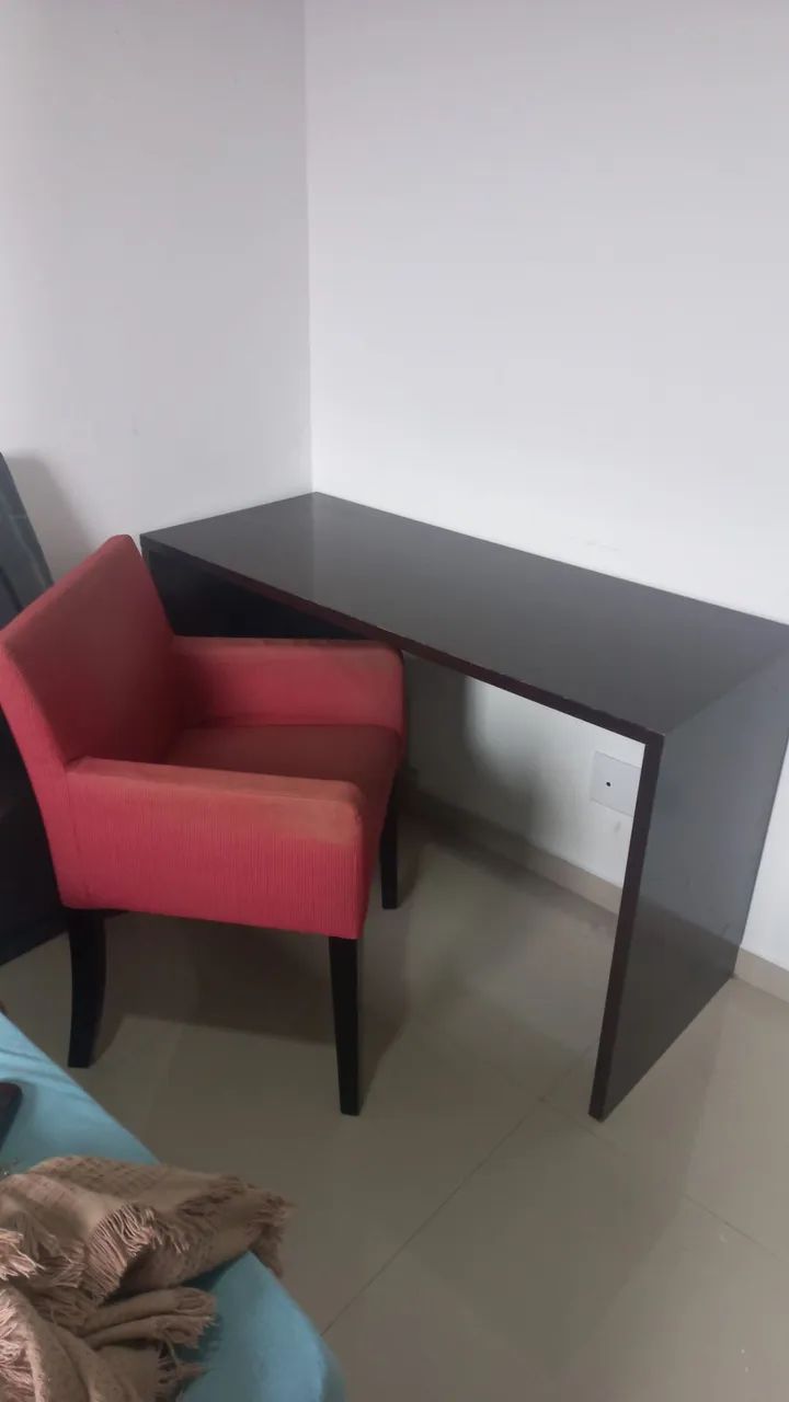 Vendo mesa e poltrona 