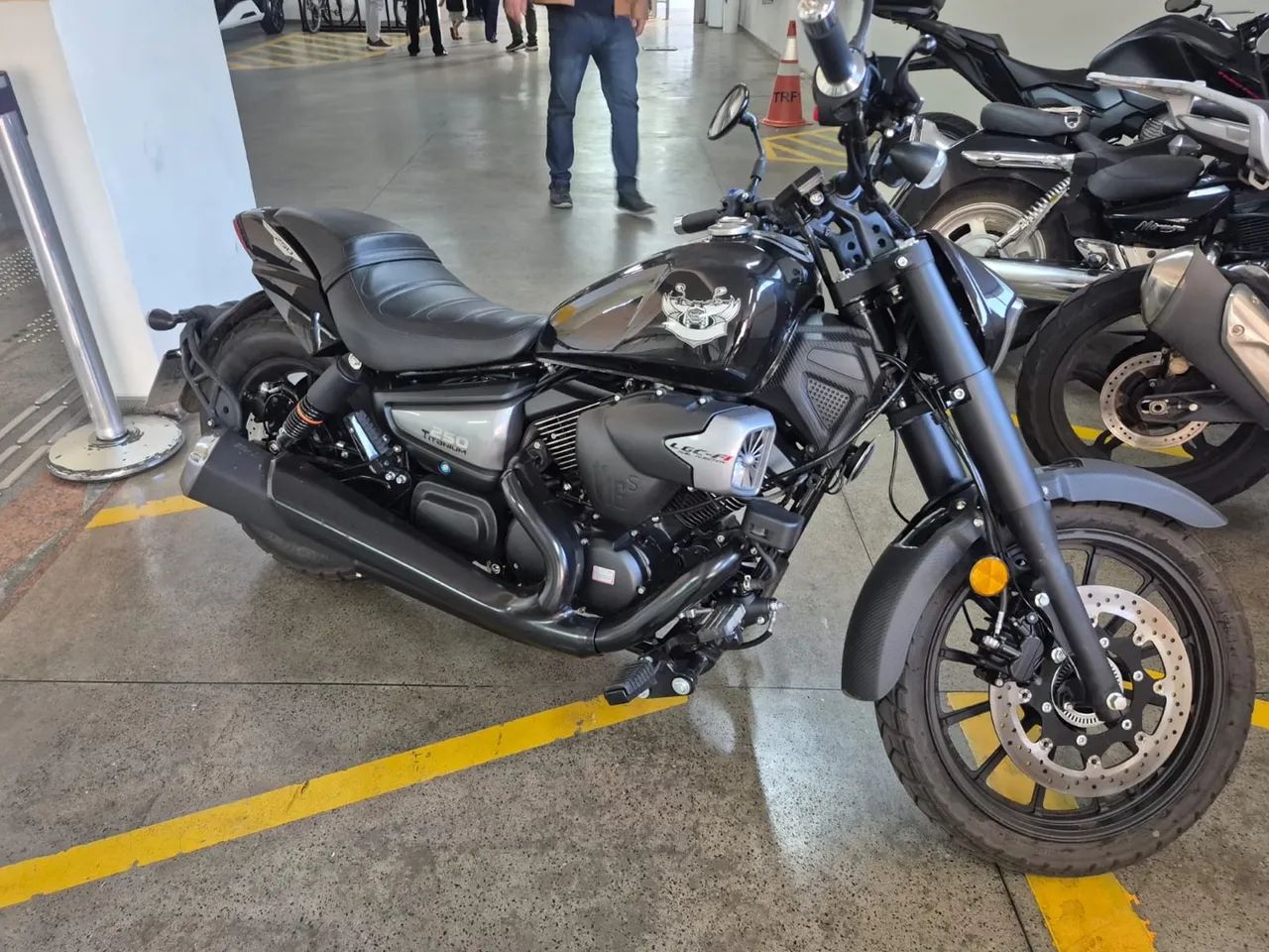 Titanium 250 - Custom (1.800km)  - Foto 2