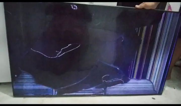 Televisão de 55 polegadas smart  apenas para retirada de peças  - Foto 2