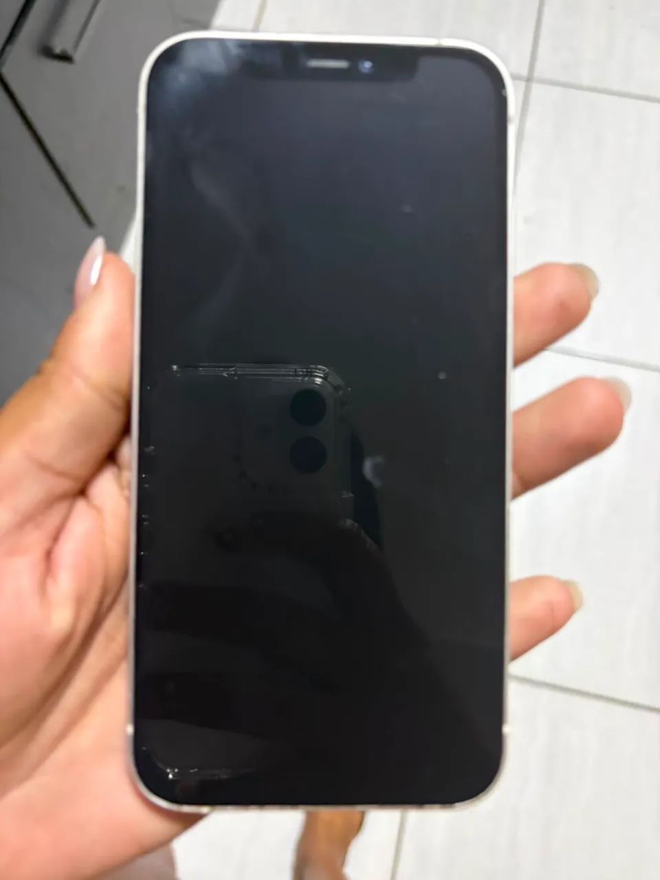 Vendi iPhone 12 em perfeito estado - Foto 3