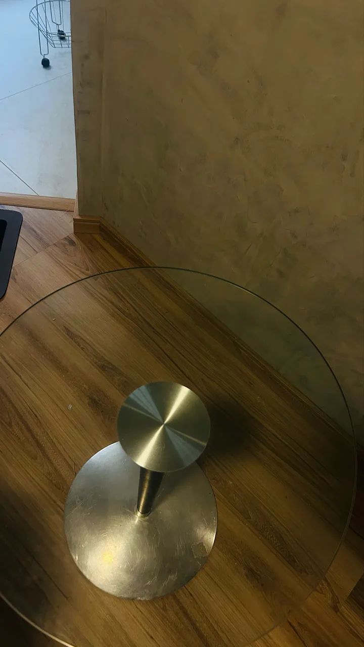 Mesa lateral/redonda de vidro com base em inox - moderna e elegante - Foto 3
