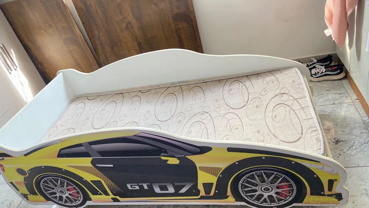 Cama infantil com colchão 