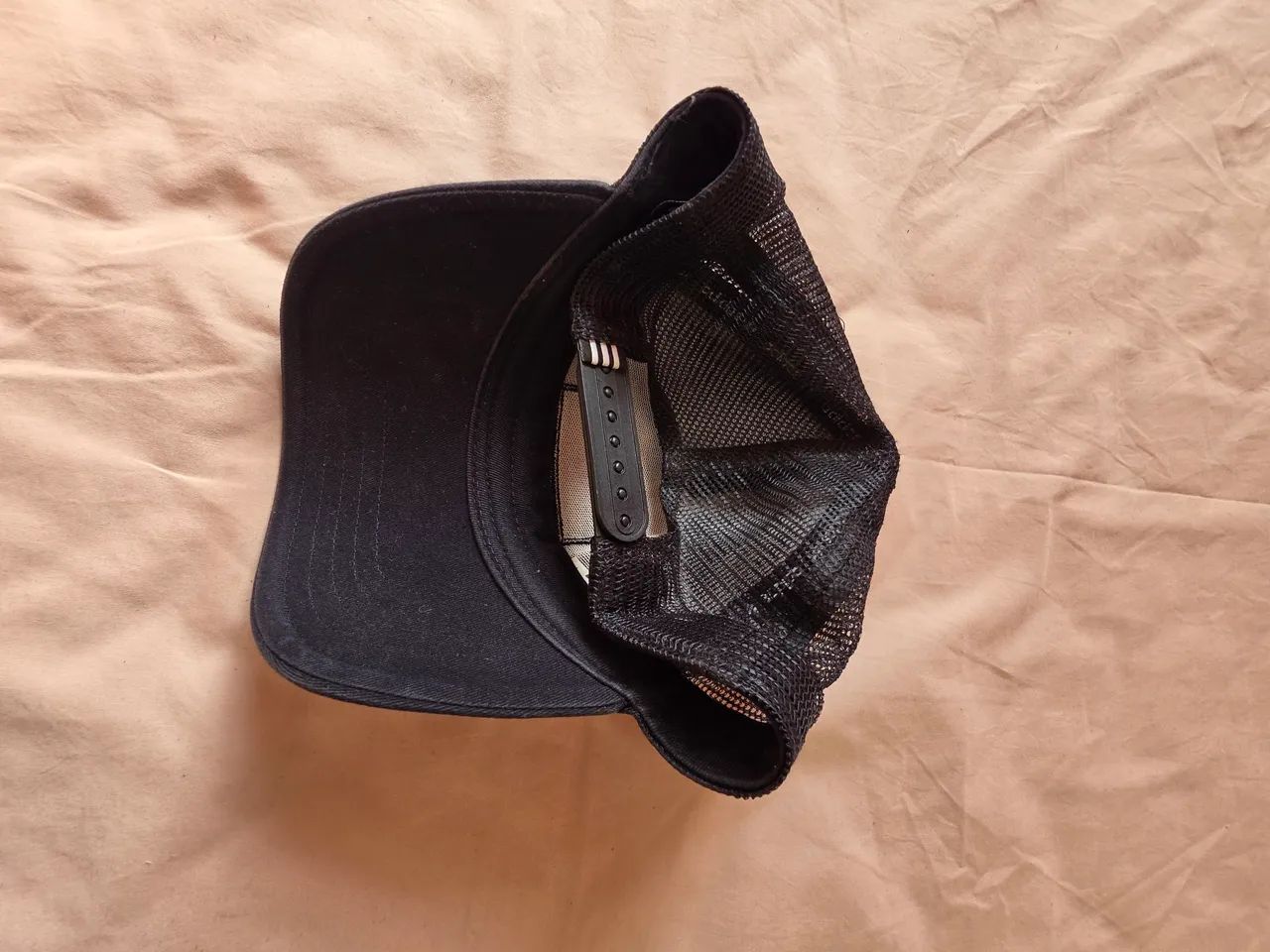 Boné Adidas Trucker usado uma vez - Foto 3