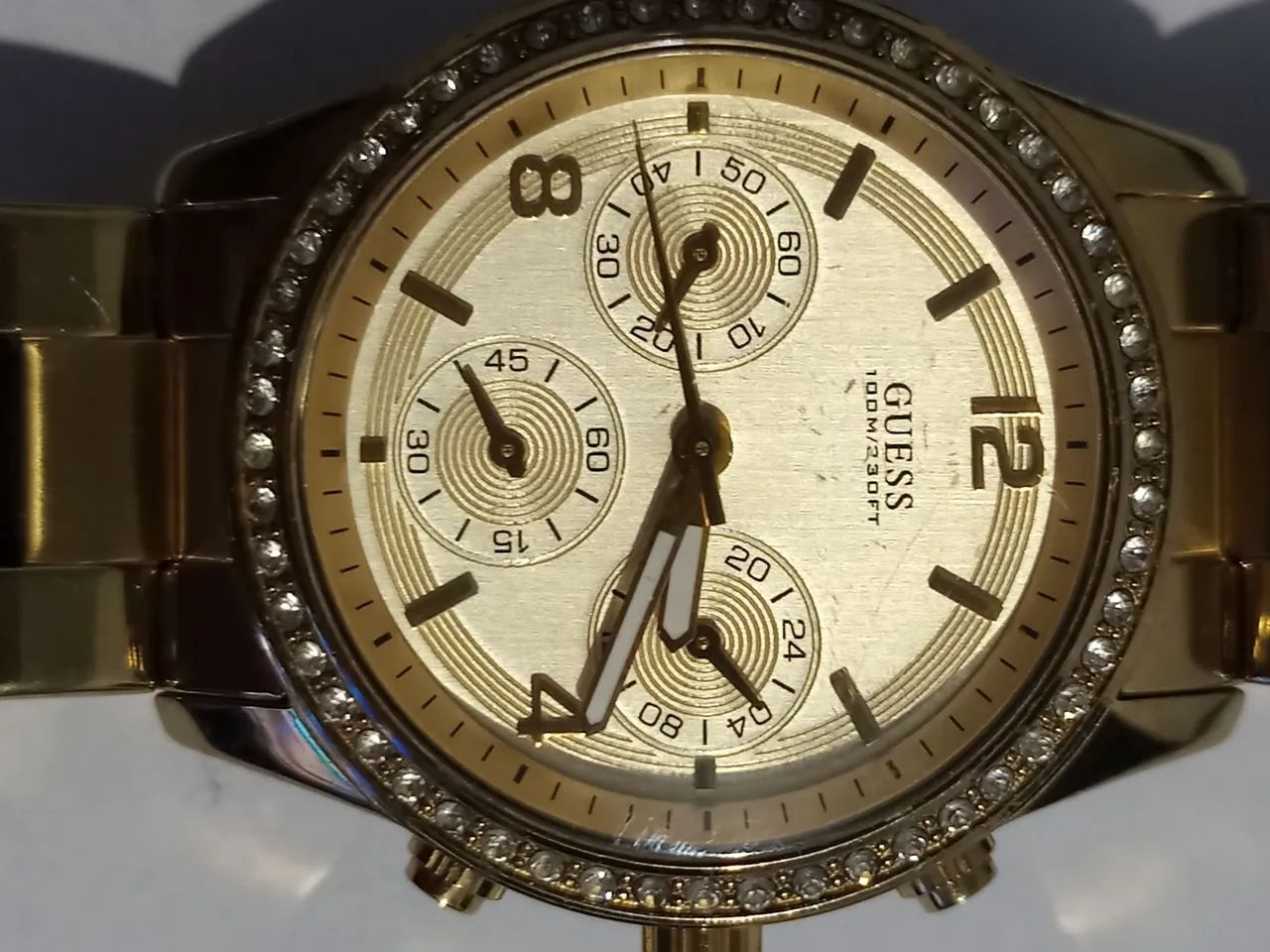 Relógio Guess feminino waterpro dourado com cristais original. - Foto 5