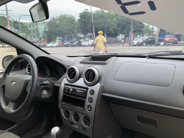 Ford Fiesta 1.6 C/GNV Apenas 27.000 km Muito Novo e 1 Ano de Seguro - Foto 8