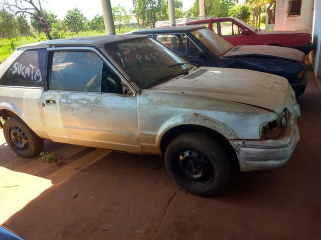 Vendo Escort sucata para retirar peças