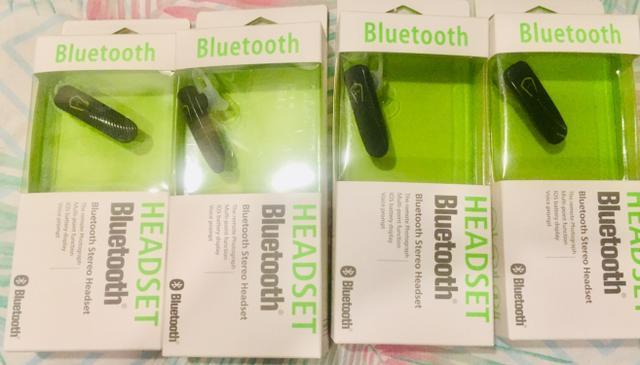 4 fones de ouvido Bluetooth novos na caixa por apenas 100,00