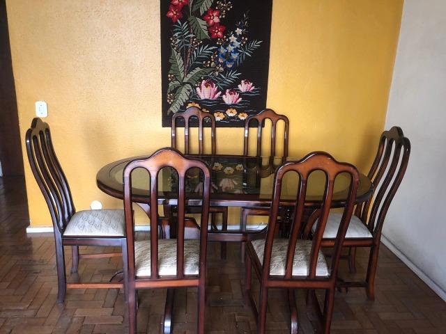 Mesa de vidro e madeira com 6 cadeiras - Foto 3