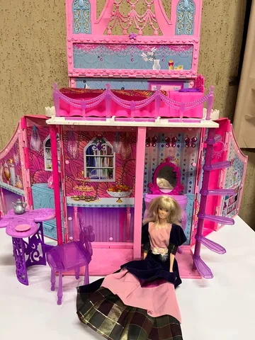 Casinha da barbie com piscina