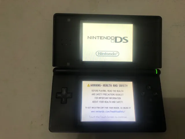 Nintendo Ds Lite Azul + R4 4gb Com Muitos Jogos - Escorrega o Preço