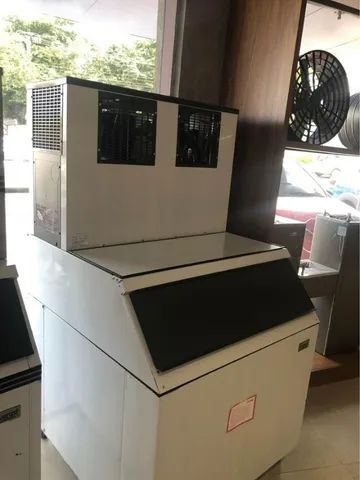 Maquina de Gelo Everest
