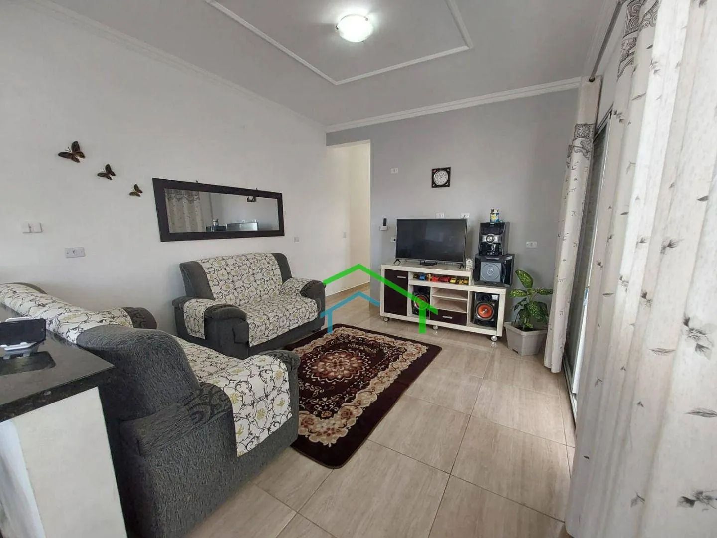 Sobrado com duas casas e salão comercial à venda