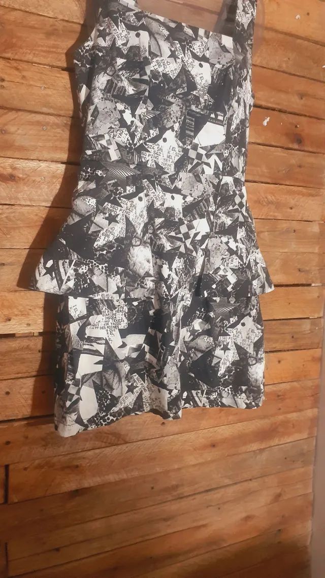lindo vestido estampado preto e branco
