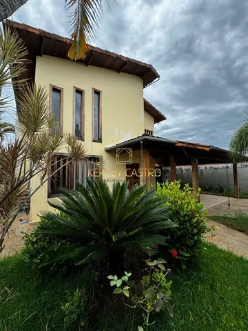 Vendo ótima casa no Jardim Europa, aceita imóvel como parte de pagamento.