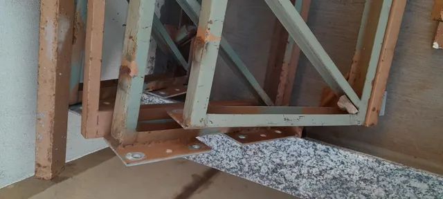 VENDO ESTRUTURA METALICA COM TELHAS COM PROTEÇÃO TERMICA GARAGEM OU VARANDA.