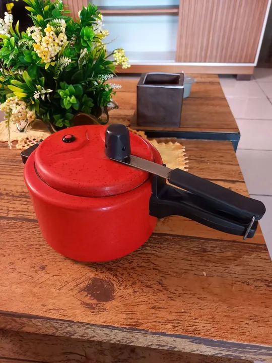Panela de Pressão Vermelha 2.5lt