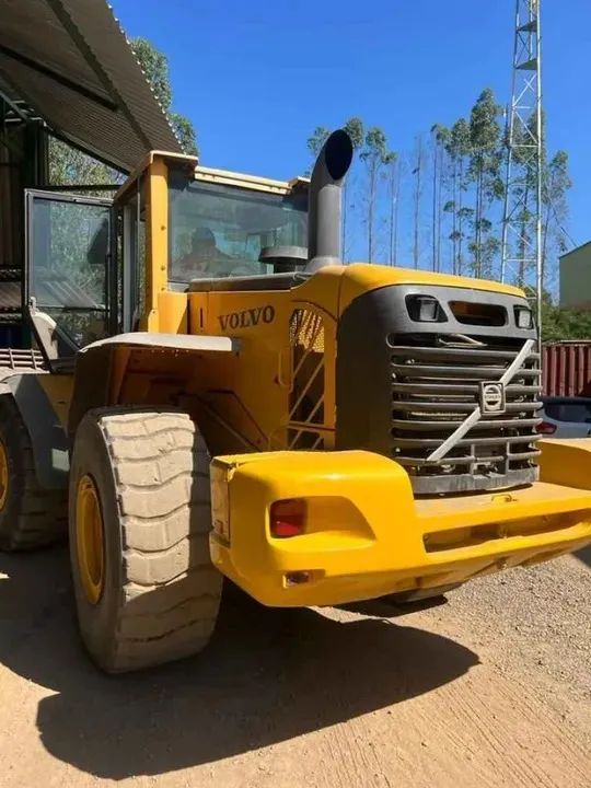 Pá Carregadeira Volvo L120-F Ano 2010 - Foto 6