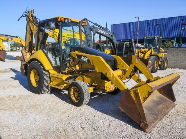 Retroescavadeira Caterpillar 416E 4X2 Lança extensível