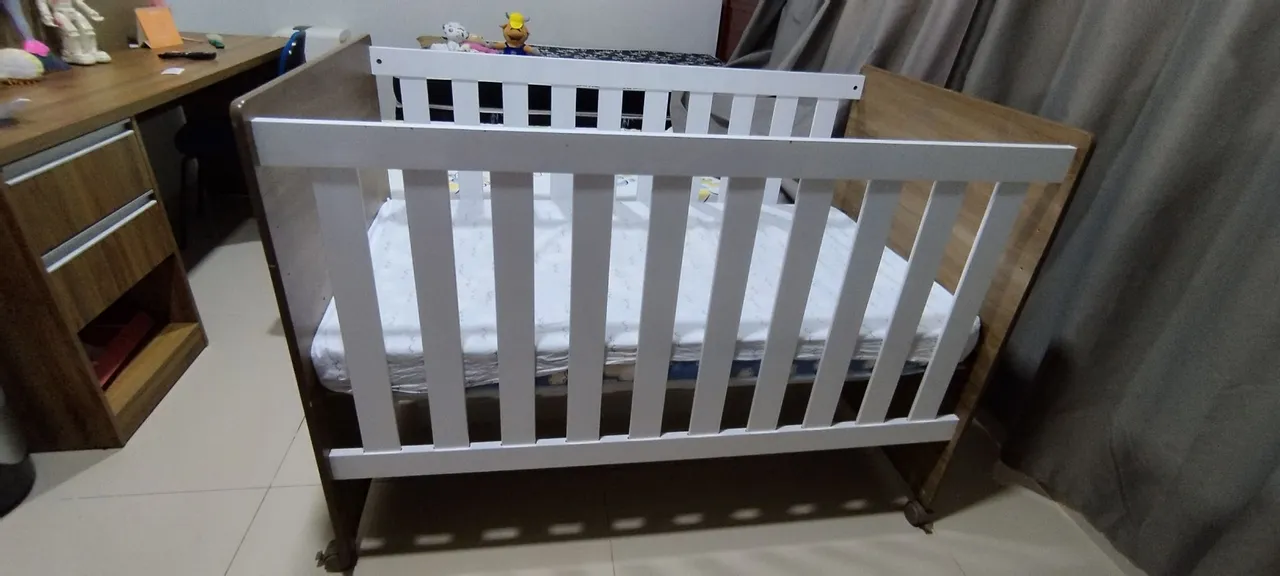 Berço Infantil Branco e Amadeirado