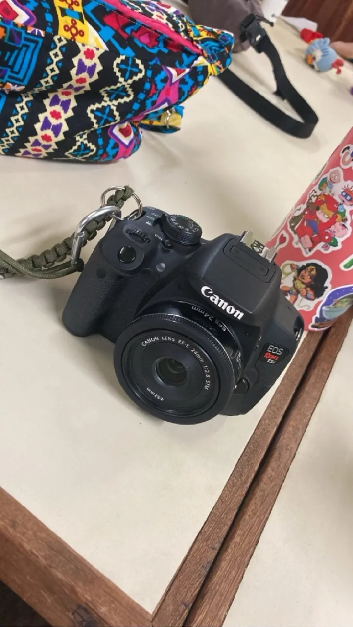 Cânon T5i semi nova