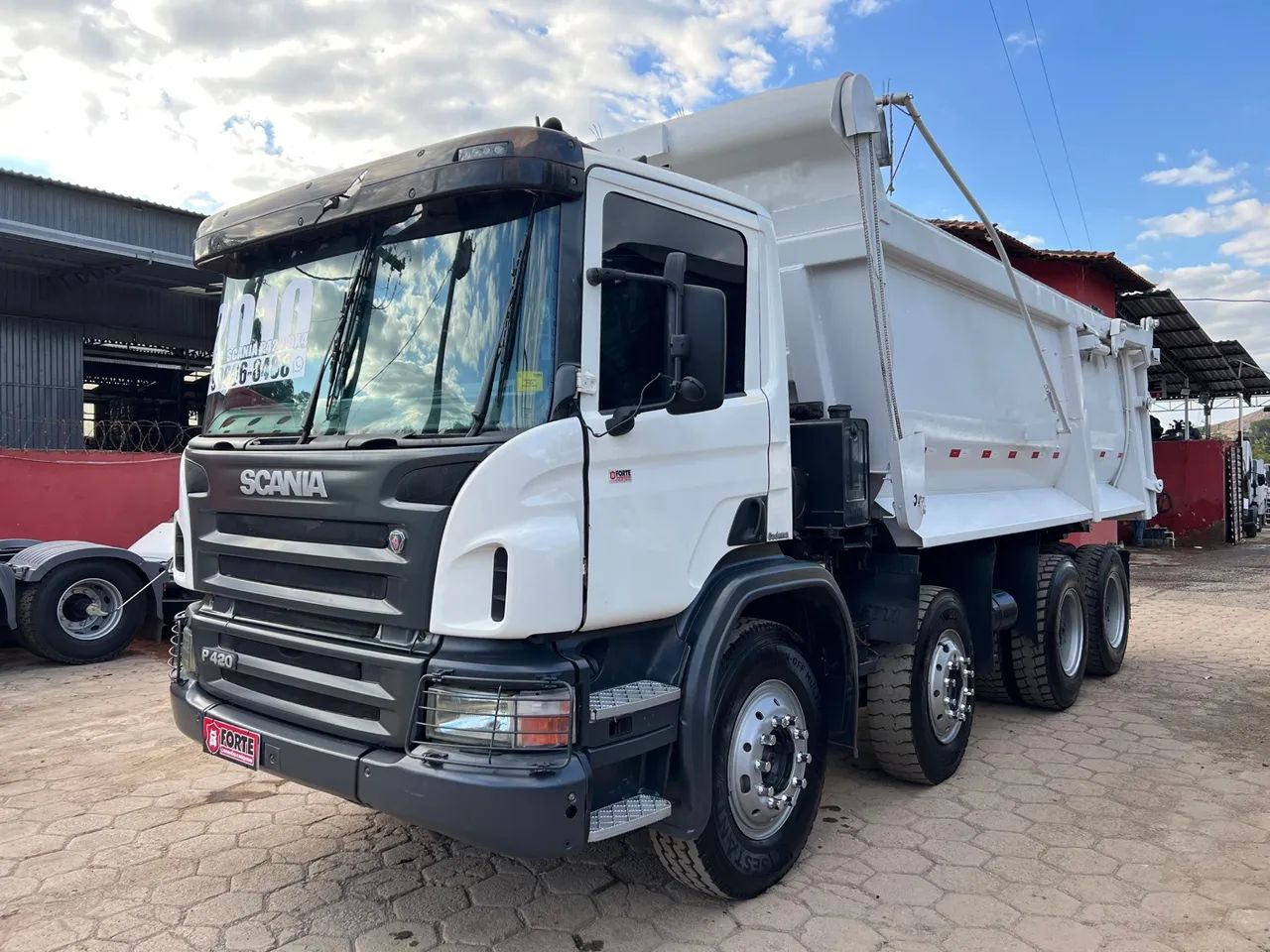SCANIA P420 8x4 Caçamba  - Foto 2