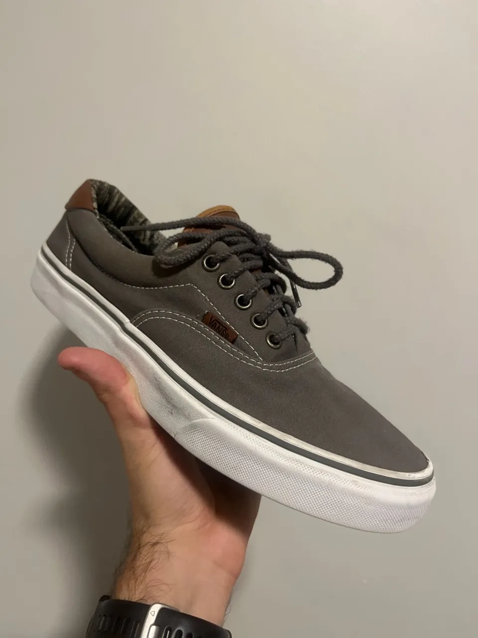 Vans era cinza