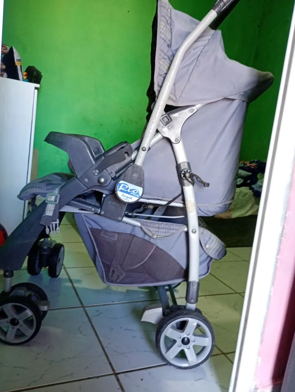 Carrinho de Bebê Cinza