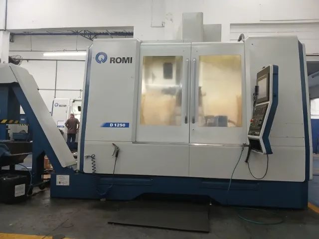 CENTRO DE USINAGEM ROMI D1250 C/ QUARTO EIXO - 1270 X 610 X 640MM - ANO 2023 - IMPECÁVEL  