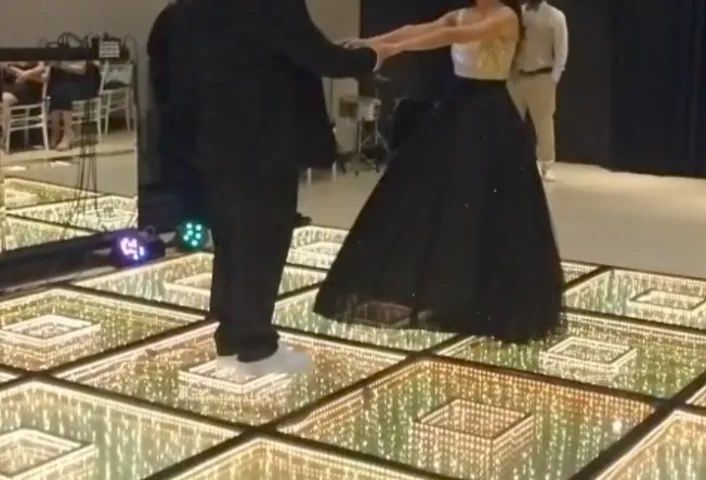Saia longa Debutante Preto com Glitter Dourado  - Foto 3
