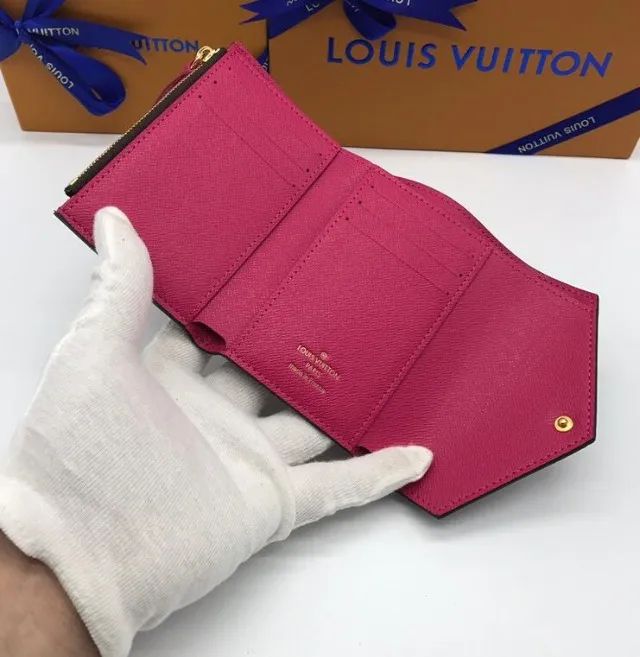 Carteira Louis Vuitton Victorine fuscia ouro