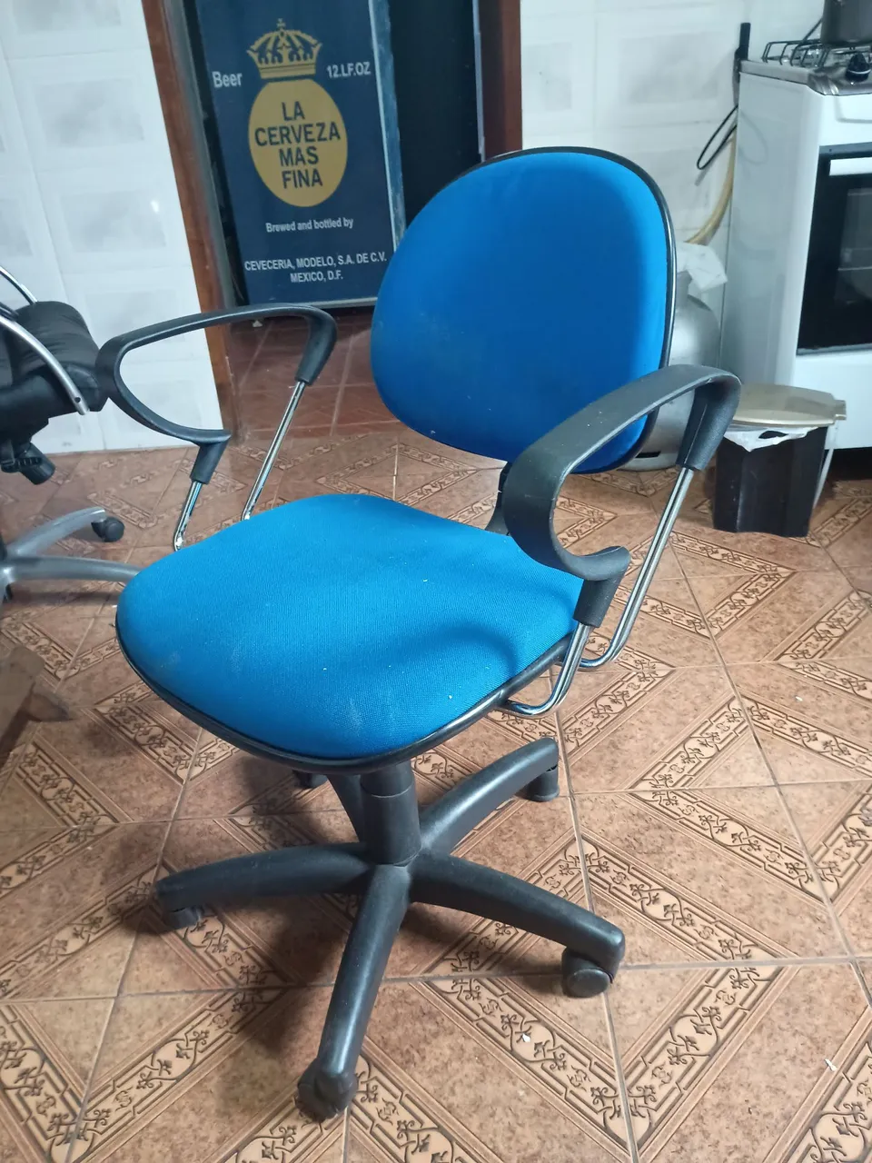 Cadeira de Escritório Azul Confortável e Funcional