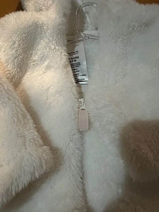 Casaco de frio Carters TAM 6 a 9 meses - Foto 2