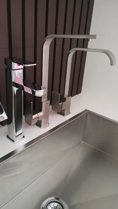 Torneira de bancada quente e frio importada vários modelos cozinha e banheiro  - Foto 2
