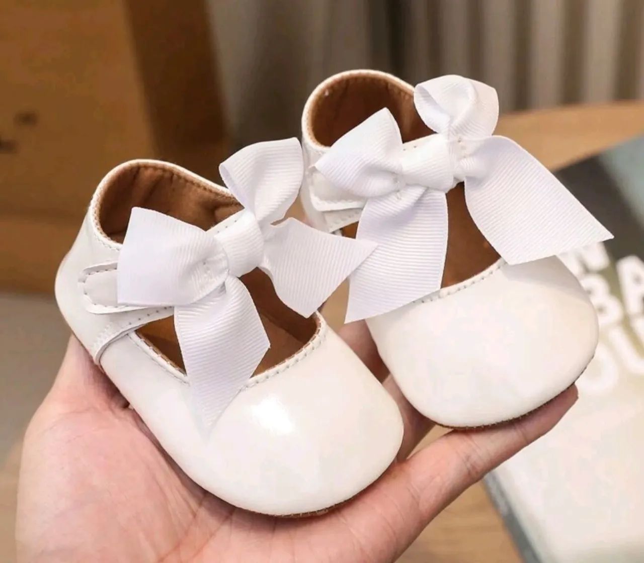 Sapatinho branco bebê menina 