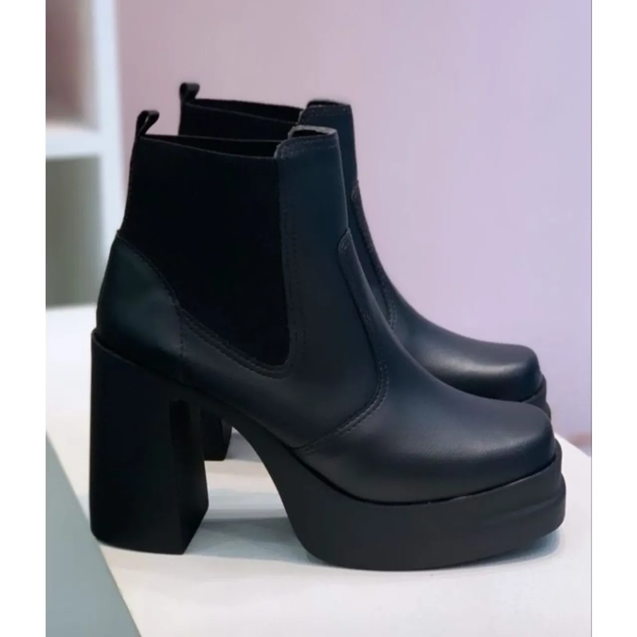 Bota Feminina Plataforma Preta - Conforto e Estilo