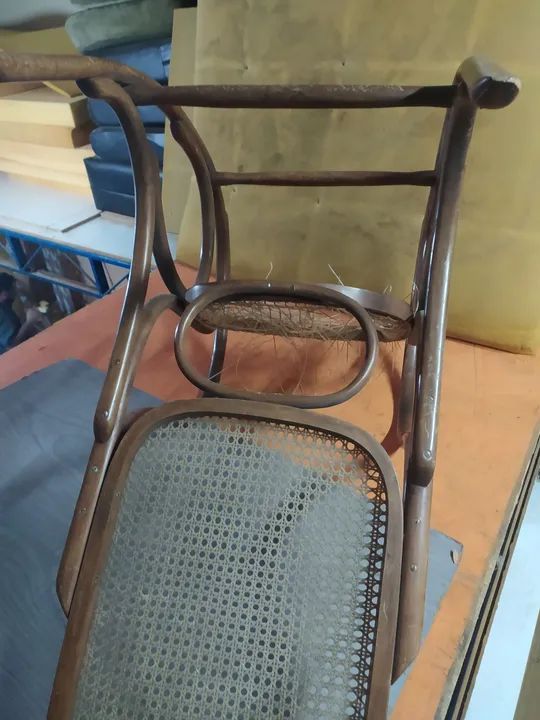 Cadeira antiga de balanço thonet original - Foto 2