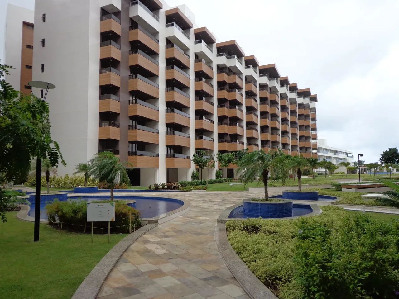 Apartamento mobili para aluguel anual, 03 suites, varanda, dce,  em Ponta de Campina - Foto 3