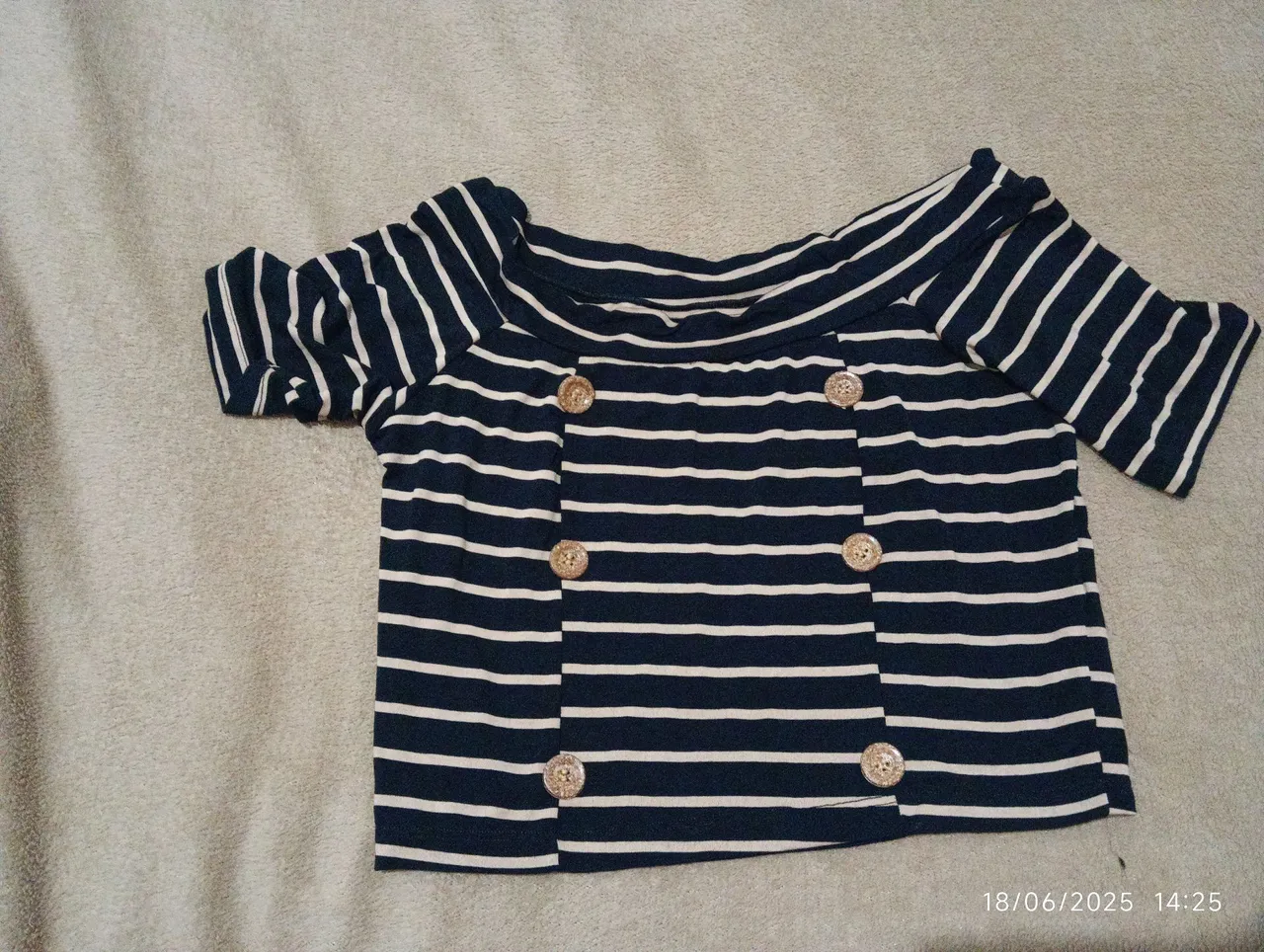Blusa listrada naval com botões