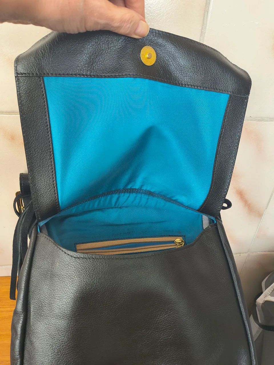 Bolsa preta em couro com franjas - Foto 4