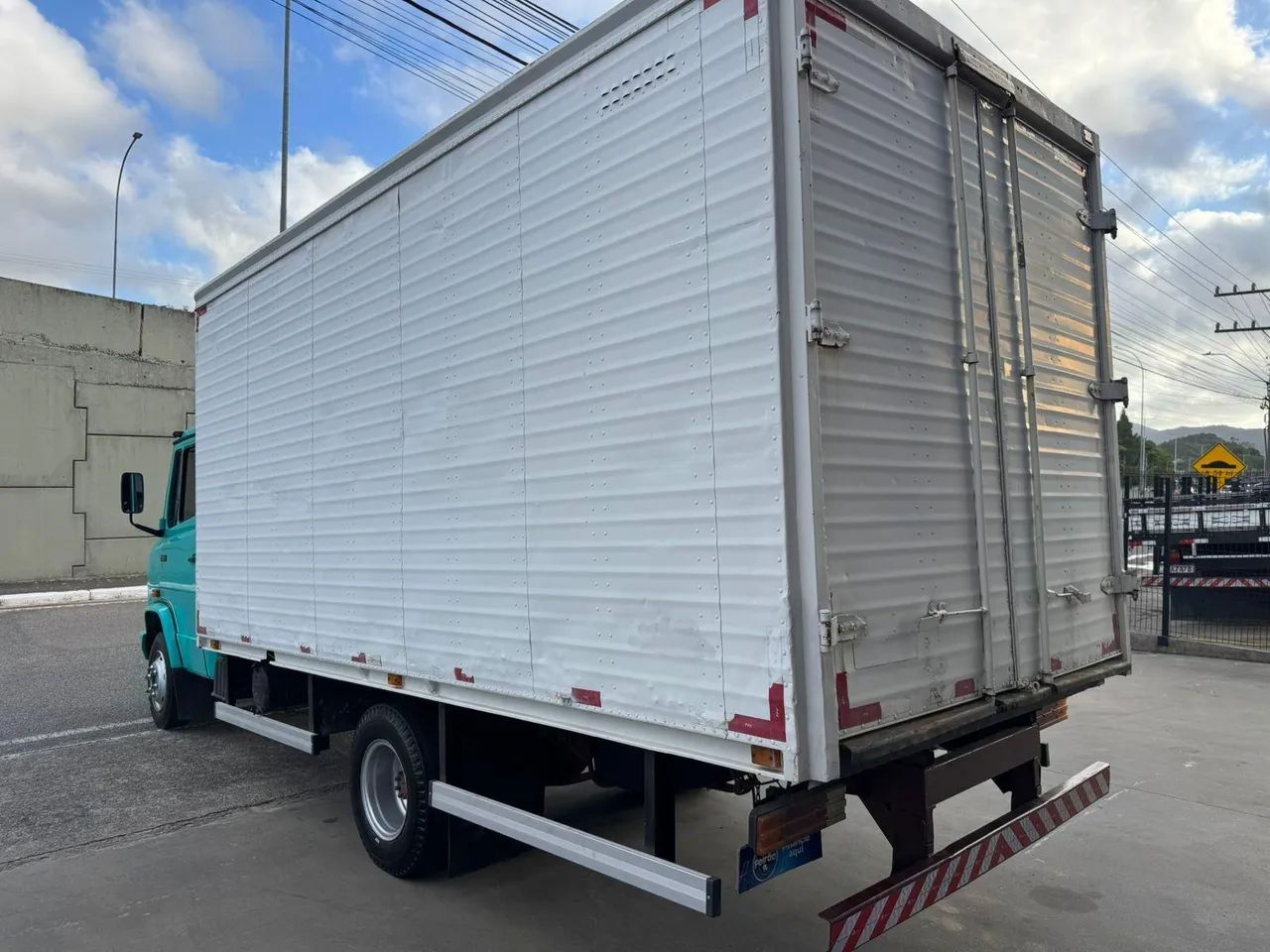 MB 709 com Baú 1994 - Foto 5