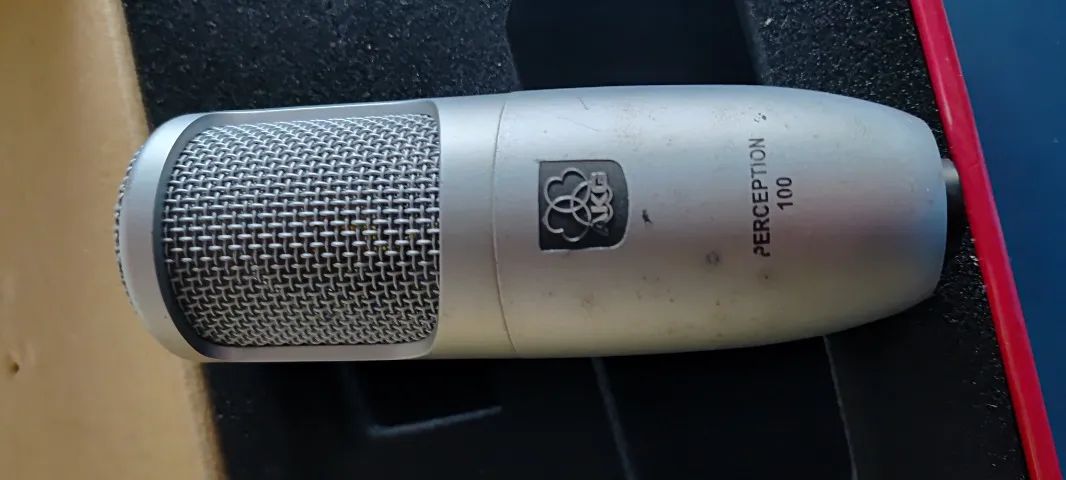AKG Perception 100