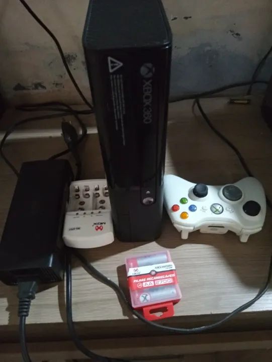 Vendo um exbox 360 desbloqueado com 33 jogos 600 reais troco em celular  - Foto 3