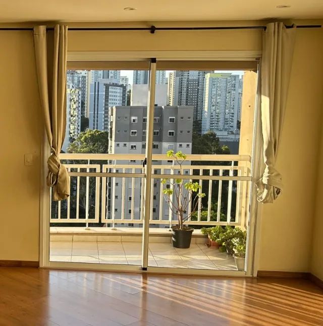 Porta balcão com 2 folhas de vidro YKK - Vl Andrade, ZSul